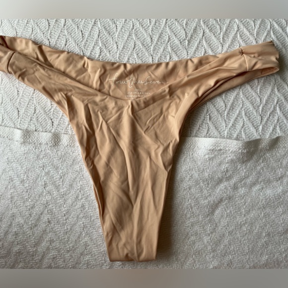 437 KENZIE BIKINI SET*sold offline* - Picture 3 of 8